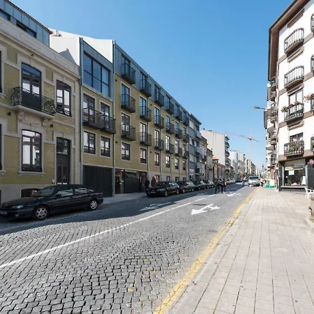 Lovelystay - Downtown Balcony With Free Parking *