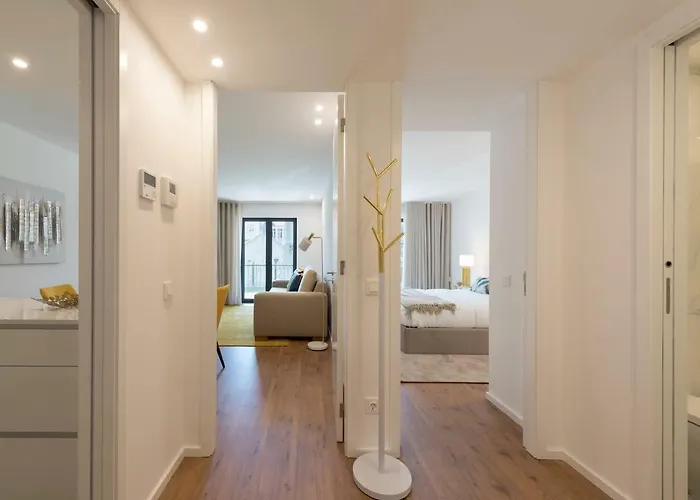 Lovelystay - Downtown Balcony With Free Parking アパート *