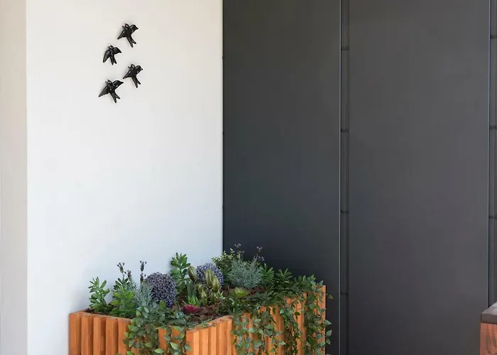 Lovelystay - Downtown Balcony With Free Parking * ポルト