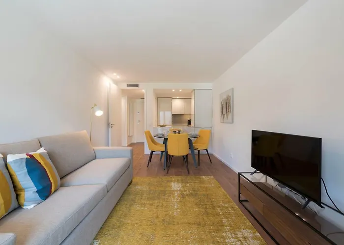 아파트 Lovelystay - Downtown Balcony With Free Parking 포르투