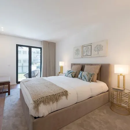 Lovelystay - Downtown Balcony With Free Parking דירה פורטו