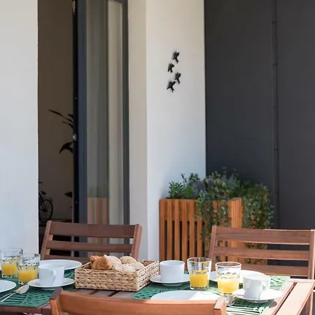 Santos Apartment With Parking & Balcony By Lovelystay *