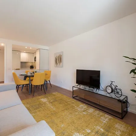 Lägenhet Santos Apartment With Parking & Balcony By Lovelystay *