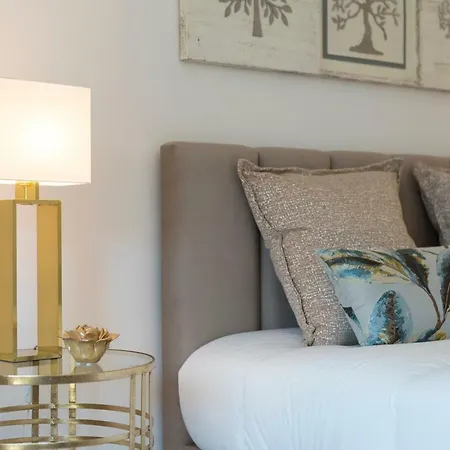 Lägenhet Santos Apartment With Parking & Balcony By Lovelystay Oporto