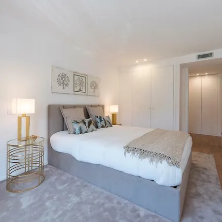 Lägenhet Santos Apartment With Parking & Balcony By Lovelystay *