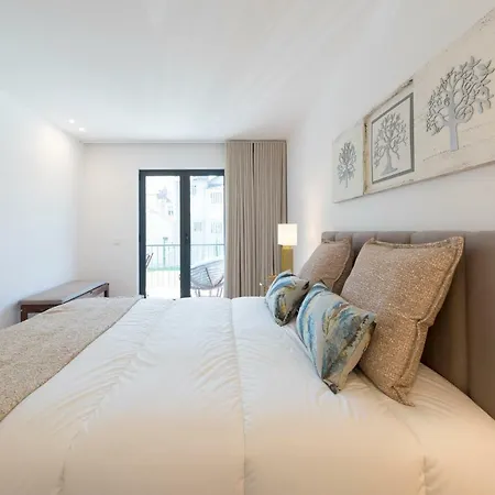 Santos Apartment With Parking & Balcony By Lovelystay