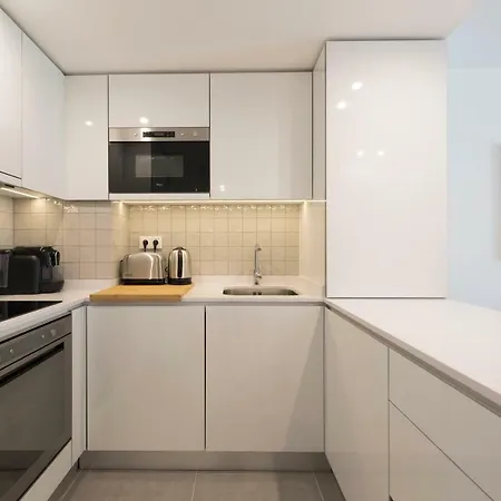 Lägenhet Santos Apartment With Parking & Balcony By Lovelystay *
