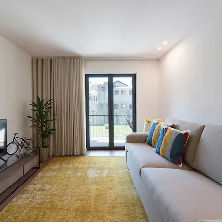 Santos Apartment With Parking & Balcony By Lovelystay Lägenhet