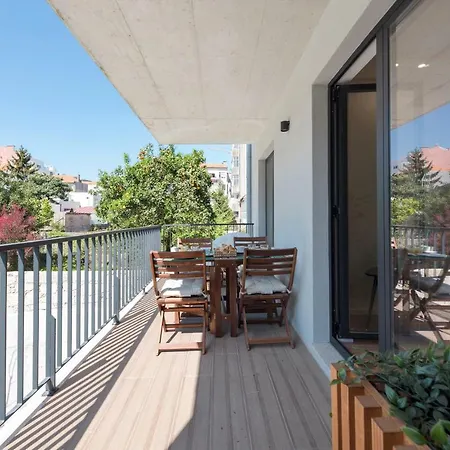 Lägenhet Santos Apartment With Parking & Balcony By Lovelystay Oporto