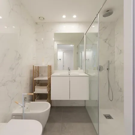 Santos Apartment With Parking & Balcony By Lovelystay Lägenhet