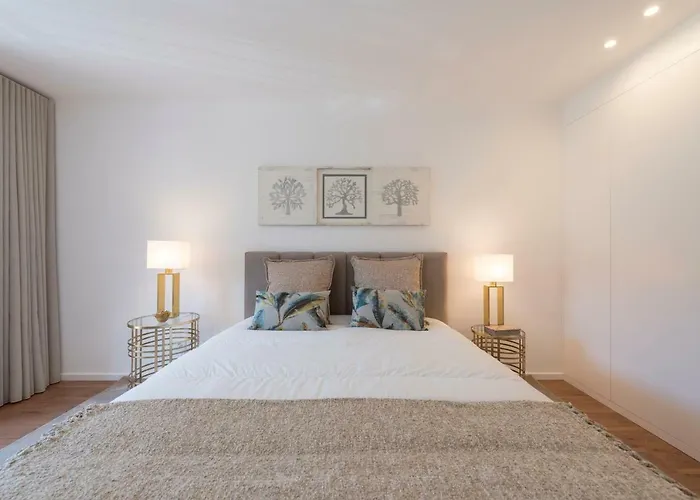 Lovelystay - Downtown Balcony With Free Parking Porto