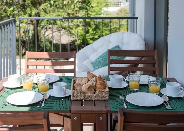 Lovelystay - Downtown Balcony With Free Parking Porto