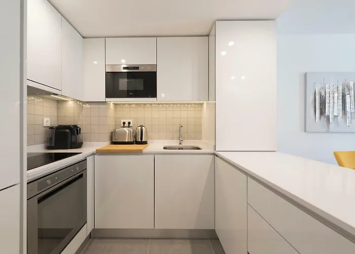 Apartment Lovelystay - Downtown Balcony With Free Parking *