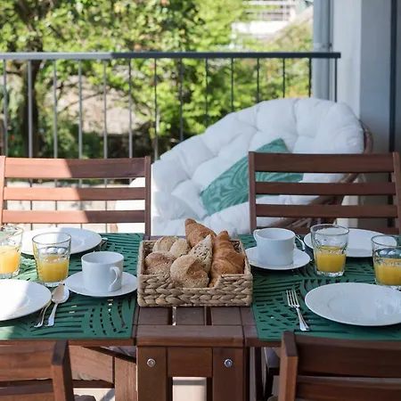 Lovelystay - Downtown Balcony With Free Parking Oporto